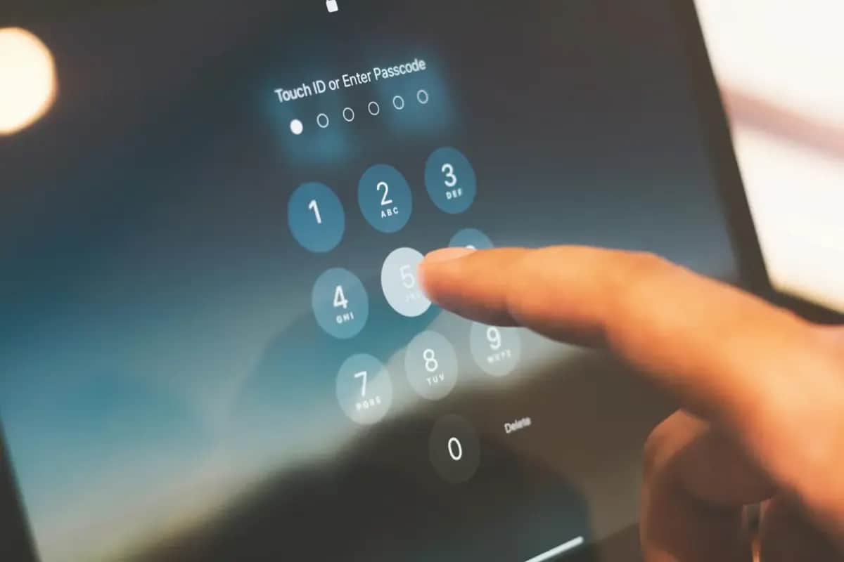 12 Digital Security Tips for Crisis Situations
