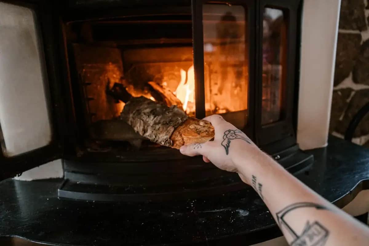 Heating Without Power for Seniors: Special Considerations and Solutions