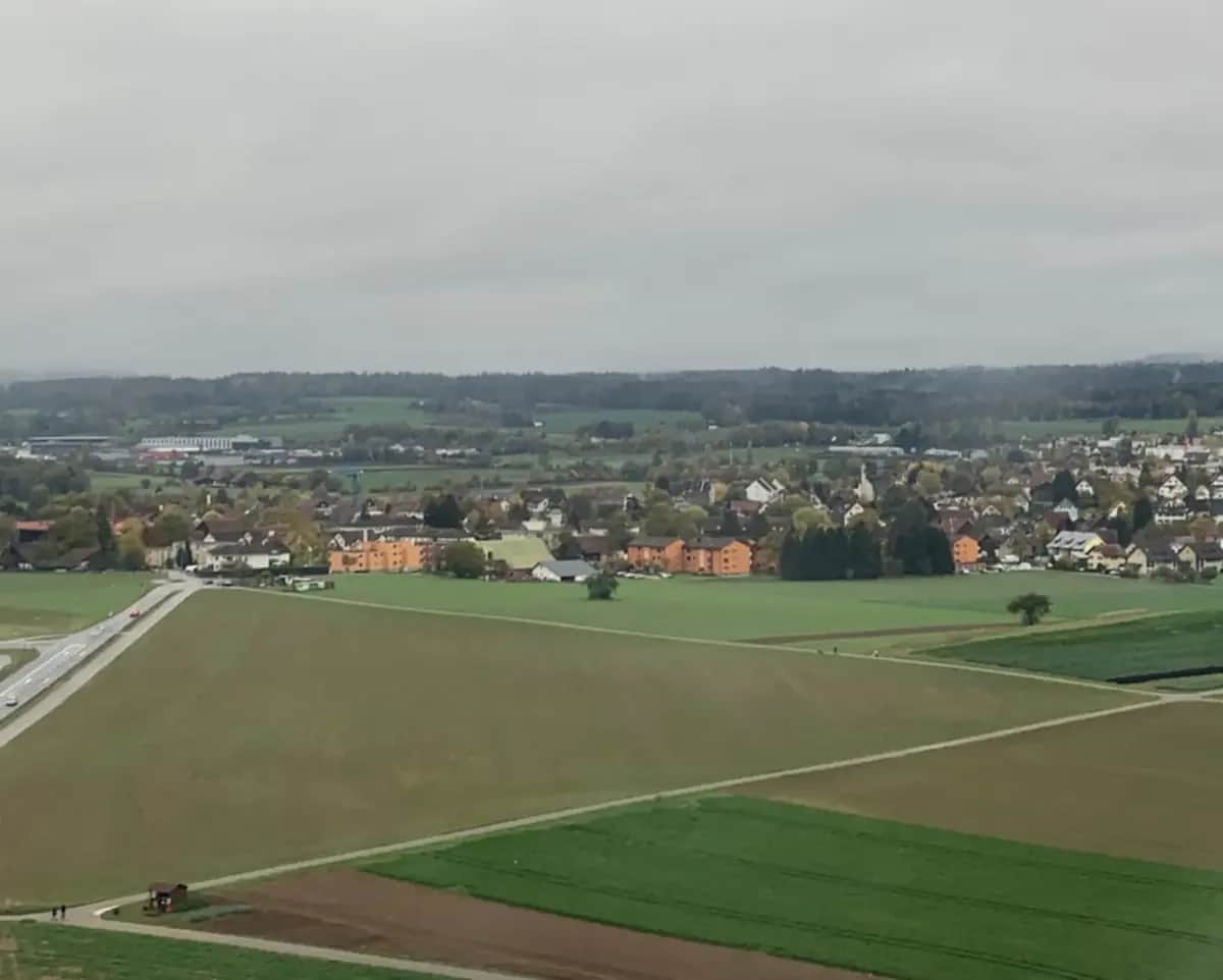 Stadt vs. Land in der Krise: Wo lebt es sich sicherer?