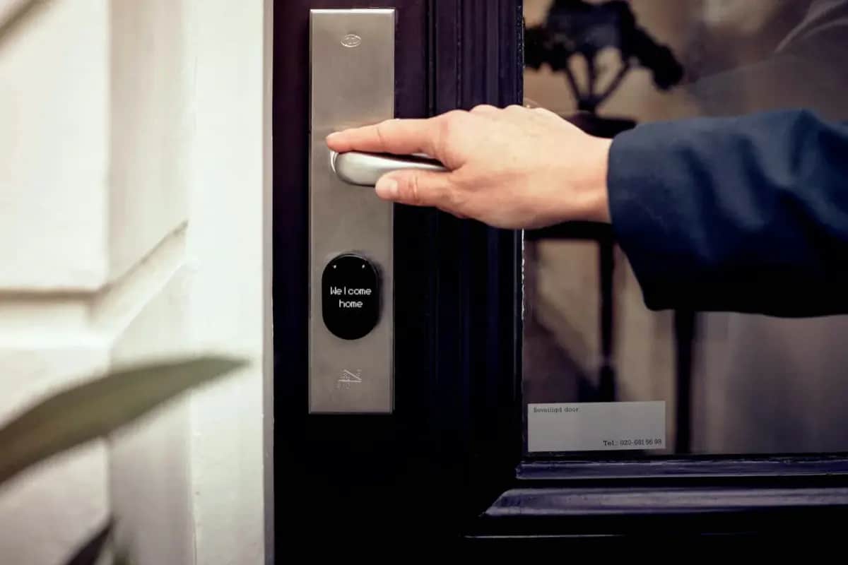 7 Burglary Prevention Mistakes That Thieves Love