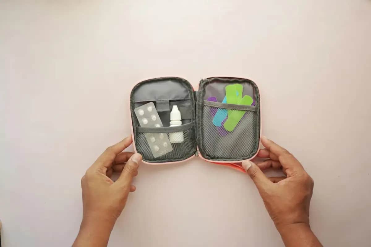 First Aid Without a Doctor: 12 Practical Tips for Crisis Situations