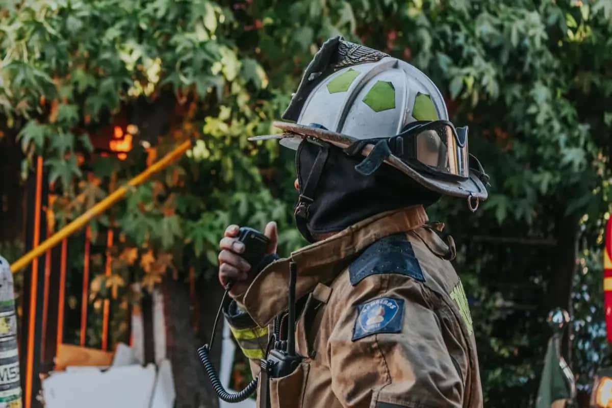 Emergency Radios: Best Hand-Crank and Solar Models Compared