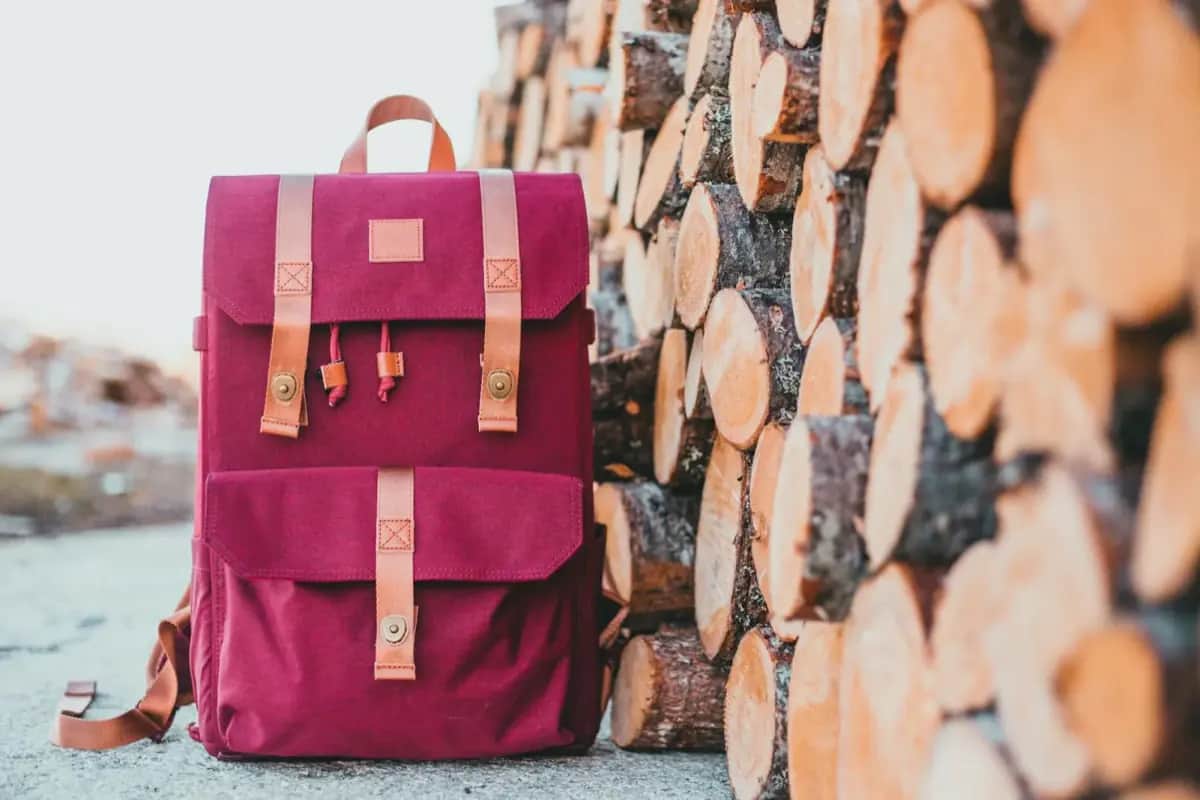 Buying an Emergency Backpack: What to Look for in Volume, Material, and Carrying System